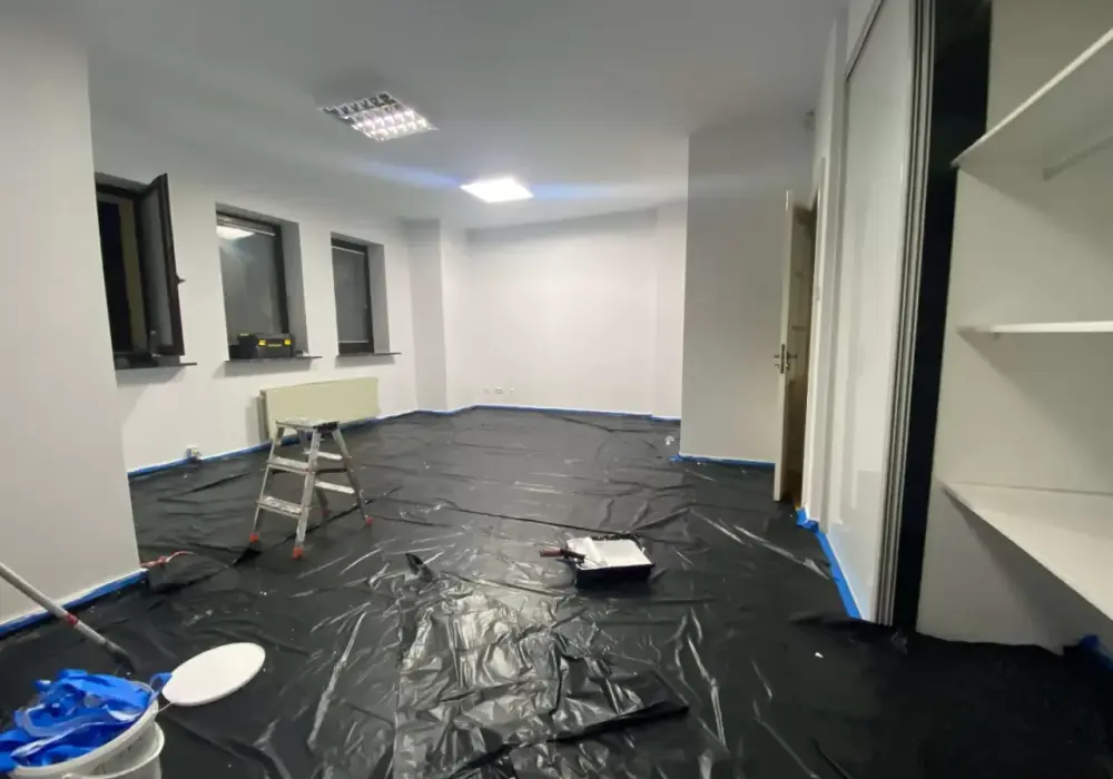 Ile za malowanie mieszkania? Poznaj koszty i kluczowe czynniki.