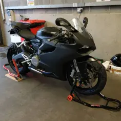 Ile kosztuje malowanie plastików w motocyklu? Sprawdź szacunkowe ceny!