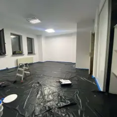 Ile za malowanie mieszkania? Poznaj koszty i kluczowe czynniki.
