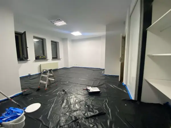 Ile się płaci za malowanie ścian? Sprawdź ceny i ukryte koszty.